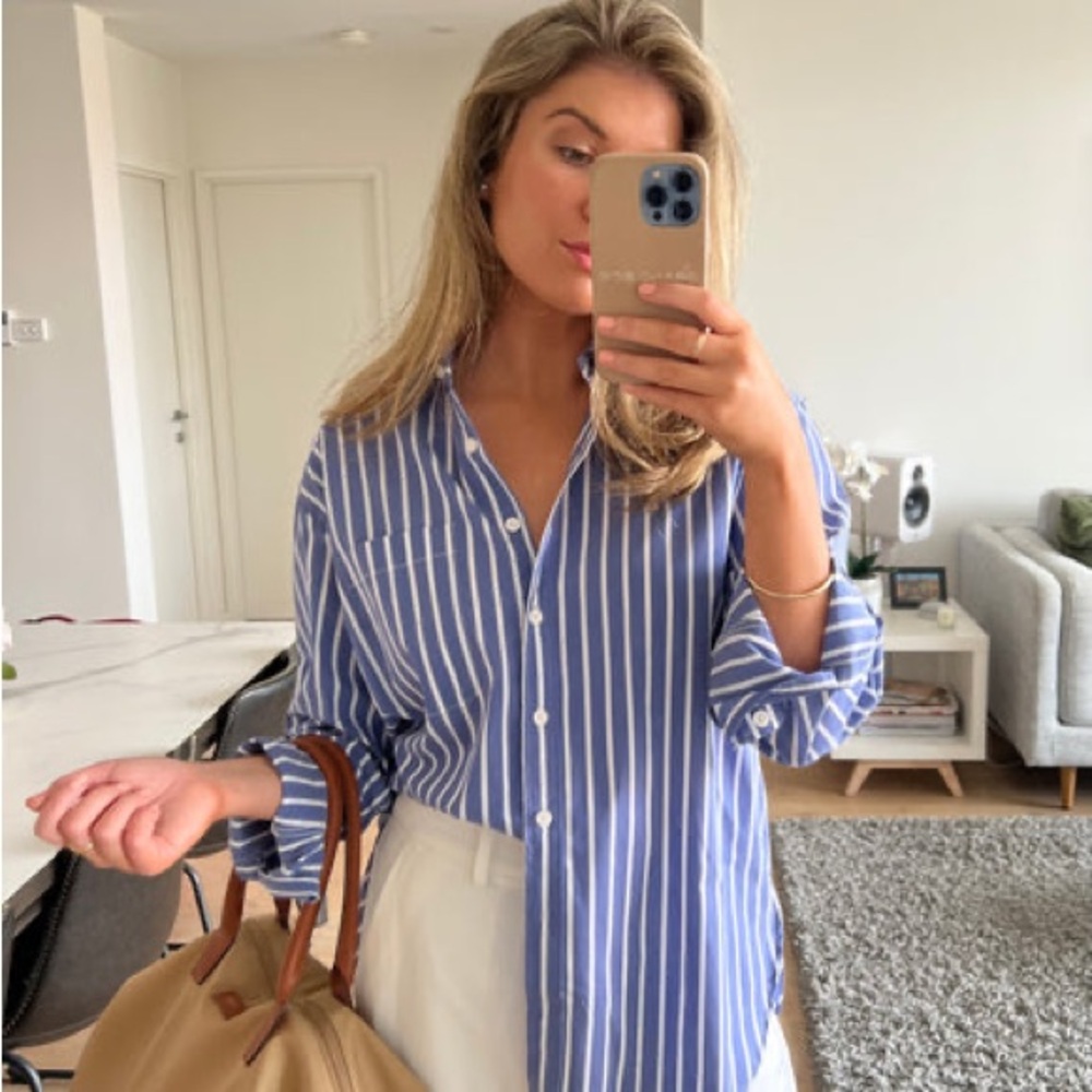 Abercrombie & Fitch Blue and White Pinstripe Button Up Shirt Size Medium